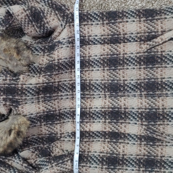 VTG Woolrich Parka Women's Fur Hood Plaid Coat Size Large - Picture 7 of 10